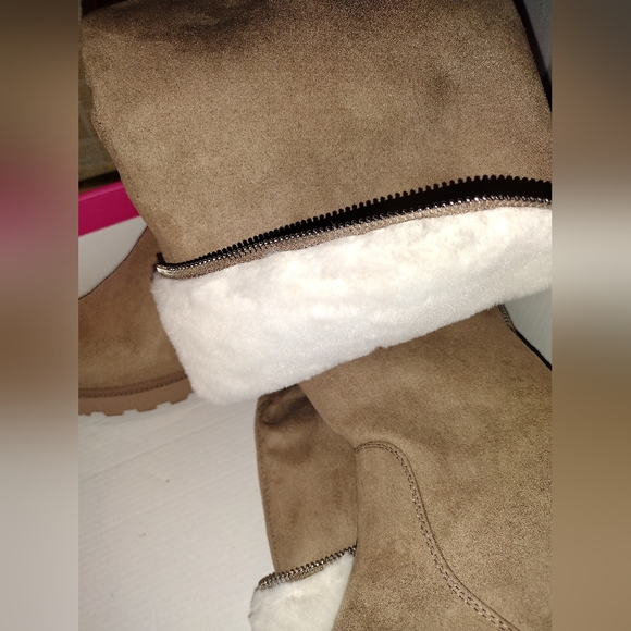 π Fur Flat Boot High Rise π«Άπ½ - Picture 3 of 9